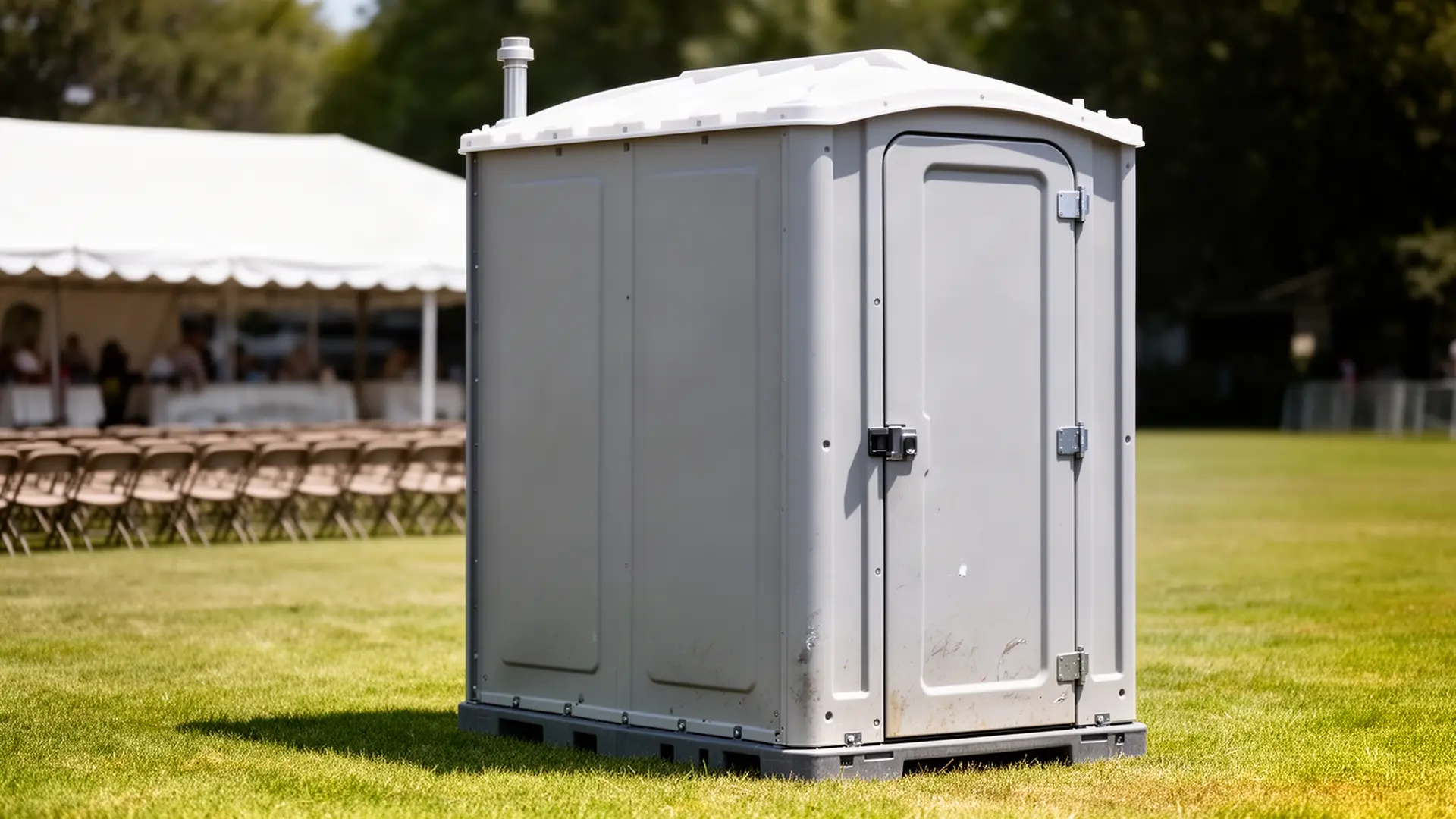 Clean porta potty unit from Richards & Oakes Porta Potty Rental in Dallas, TX